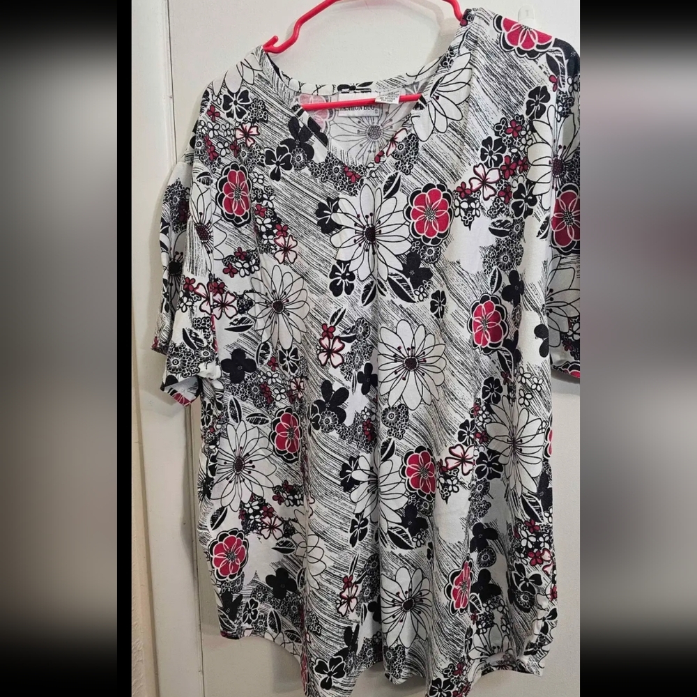 Fashion Bug, Floral V-Neck Top- size 2X